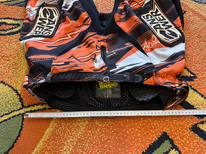 Krossi- ja enduromootorrattapüksid 54 (10 foto / 10)