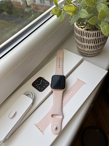 Apple Watch SE 44 (1 foto / 2)