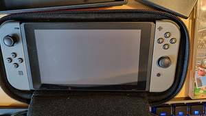 Nintendo Switch + mängud (6 foto / 7)