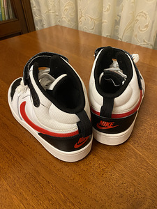 Nike (3 фото из 5)