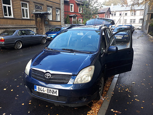 Toyota corolla verso 2003 (8 foto / 8)