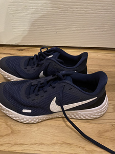 Nike tossud, s.36,5 (1 foto / 3)