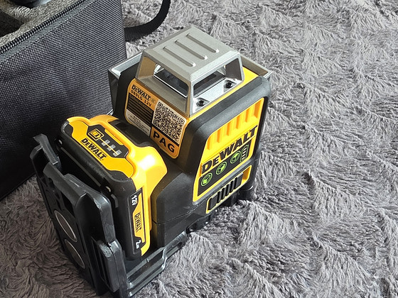 Лазерный нивелир DCE089D1G 360 НОВЫЙ (для аккумулятора Dewalt 12V)