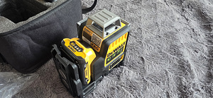 Лазерный нивелир DCE089D1G 360 НОВЫЙ (для аккумулятора Dewalt 12V) (1 фото из 5)