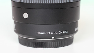 Объектив sigma 30mm f/1.4 DC DN (Micro 4/3) (3 фото из 3)