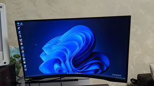 Samsung odissey g7 (2 foto / 2)