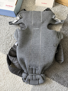 BABY BJÖRN kõhukott Mini, Light Grey, 3D Jersey (3 foto / 6)