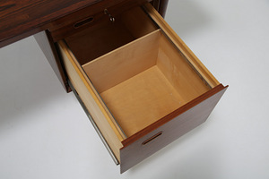 Vintage Danish Executive Rosewood Desk by Arne Vodder (6 foto / 7)