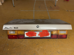 Audi 90 B2 pagaasniku luuk