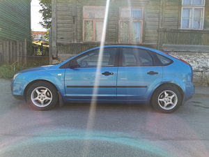 Ford Focus 1.6 85 kw 2005 (2 foto / 8)