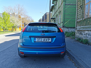Ford Focus 1.6 85 kw 2005 (5 foto / 8)