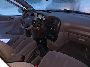 Chrysler Voyager (13 фото из 15)