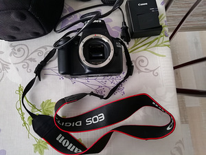 Peegelkaamera Canon EOS 1100D kott+aku+laadija+objektiiv