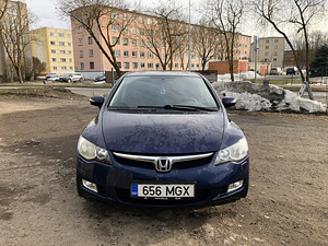 Honda Civic 2007 Automat (2 foto / 8)