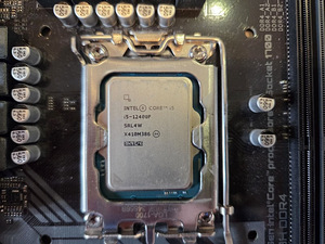 I5 12400f + GIGABYTE B760M DS3H DDR4 LGA 1700 Micro ATX (2 foto / 2)