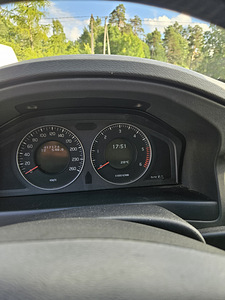 Volvo V70 (9 foto / 12)
