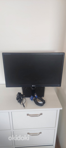 LCD Monitor 22" töökorras, koos vajalike kaablitega (foto #1)