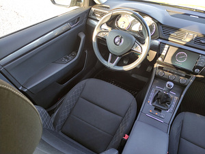 Skoda Superb (7 фото из 14)