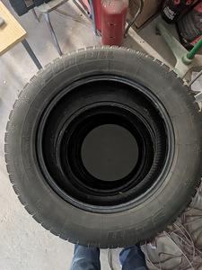 Sunfull naelata M+S rehvid 215/60/R16 (3 foto / 3)