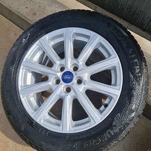 Шины Ford 235 55 17 Диски E7.5J x17H2 ET55 (1 фото из 9)