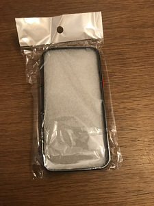 Чехол на iPhone 13 mini (3 фото из 4)