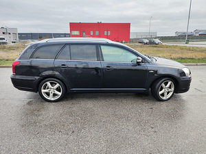 Toyota avensis 2006a. (6 foto / 12)