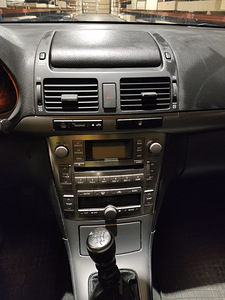 Toyota avensis 2006a. (10 foto / 12)
