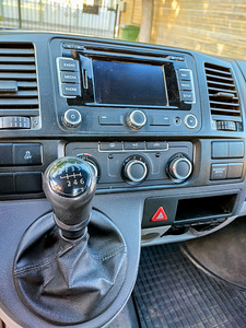 VOLKSWAGEN TRANSPORTER T5 (7 foto / 10)