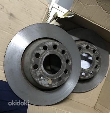 VW Passat оригинальные тормозные диски (фото #1)