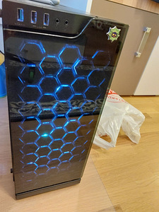 Игровой компьютер (1 фото из 4)