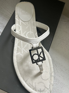Calvin Klein (1 фото из 2)