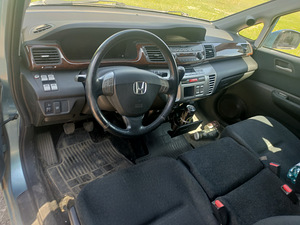 Honda Fr-v (3 фото из 6)