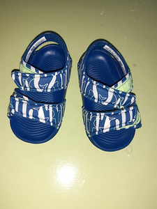 Adidas сандалии (3 фото из 3)
