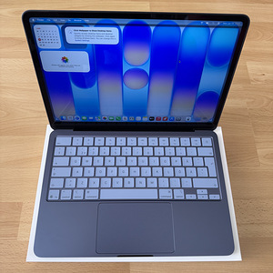 Apple Macbook Neo (1 foto / 2)