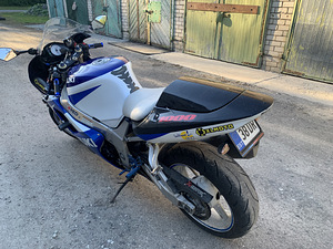 Suzuki GSX-750R (2 foto / 8)