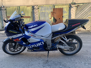 Suzuki GSX-750R (4 foto / 8)
