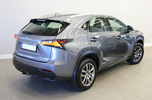 Lexus NX300h Hybrid AWD (14 foto / 15)