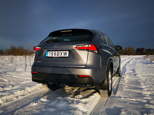 Lexus NX300h Hybrid AWD (6 foto / 15)