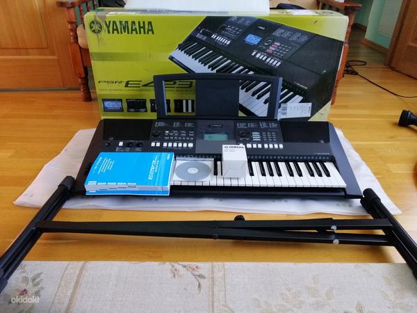 Новый синтезатор Yamaha PSR-E 423 и новый штатив (фото #1)