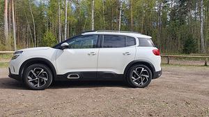 Citroen C5 Aircross BlueHDi 130 AT8 Shine 1.5 96kW (2 foto / 15)