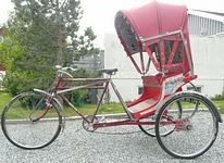 Настоящая рикша из Индии с 28-дюймовыми колесами.