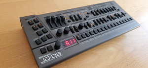 Roland JD-08 (2 foto / 3)