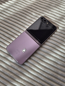 Samsung Galaxy Z Flip5 5G 512GB (4 foto / 8)