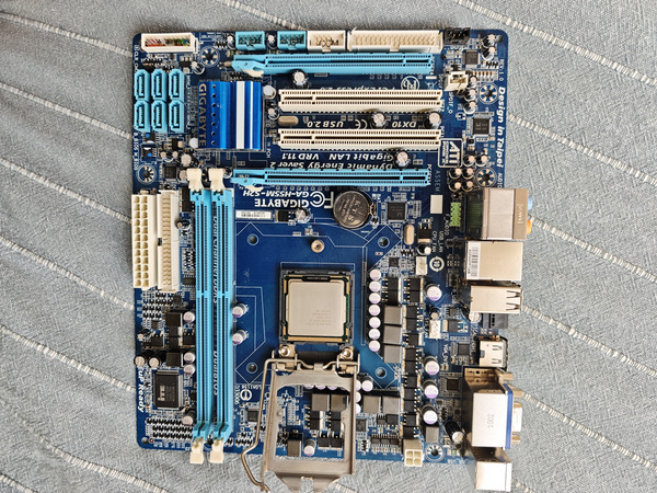 GIGABYTE GA-H55M-S2H + i3-530 + кулер