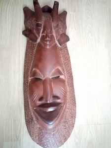 Aafrika käsitsi valmistatud mahagonimask (1 foto / 2)