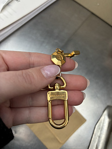 Louis Vuitton võtmehoidja/koti charm (4 foto / 4)