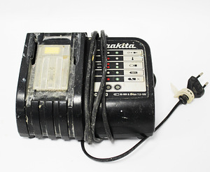 Makita DC18SD (2 foto / 2)