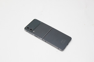 Samsung Galaxy Z Flip 4 256GB (3 foto / 3)