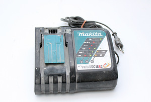Makita DC18RC (2 foto / 2)