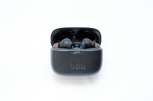 JBL Tune 230 (2 фото из 2)